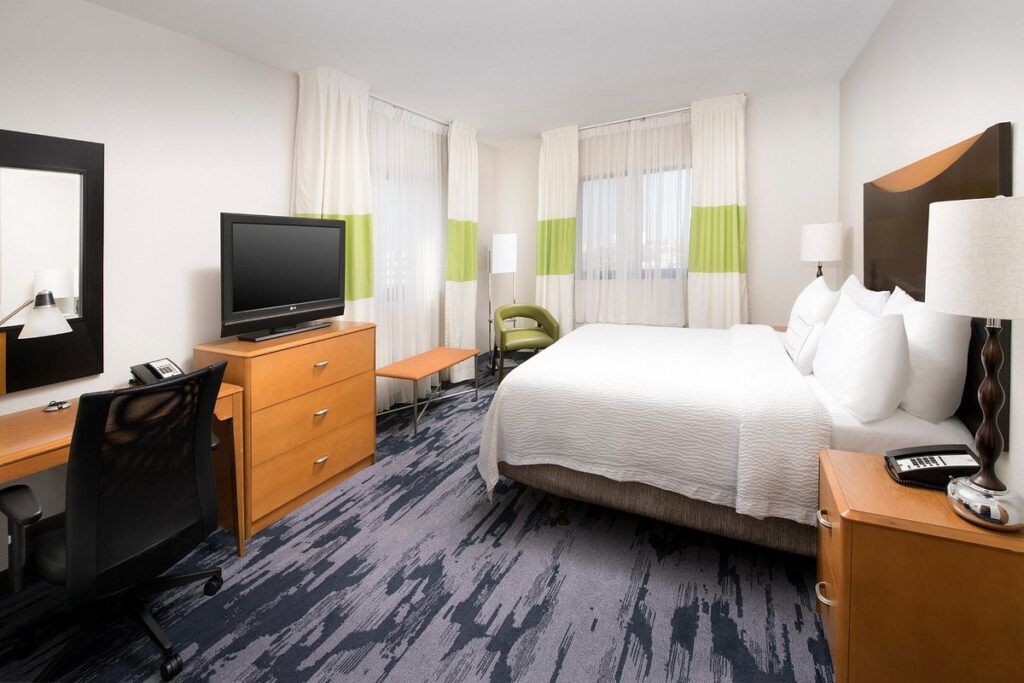 Rooms at Farifeild Inn & Suites Airport South