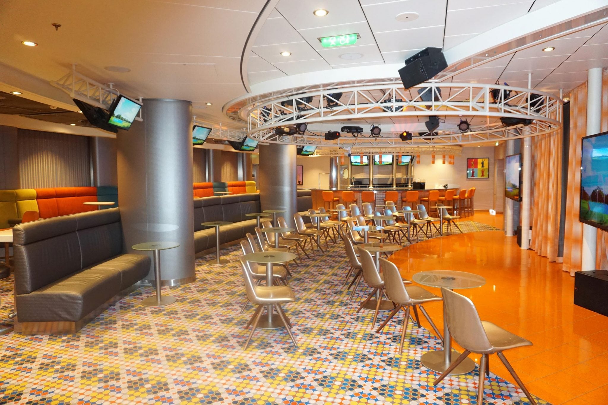 Our Complete Guide to all the Harmony of the Seas Bars