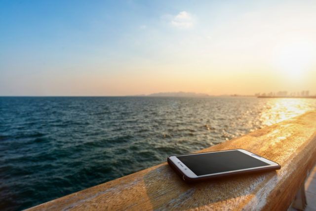 using your smartphone on a cruise ship