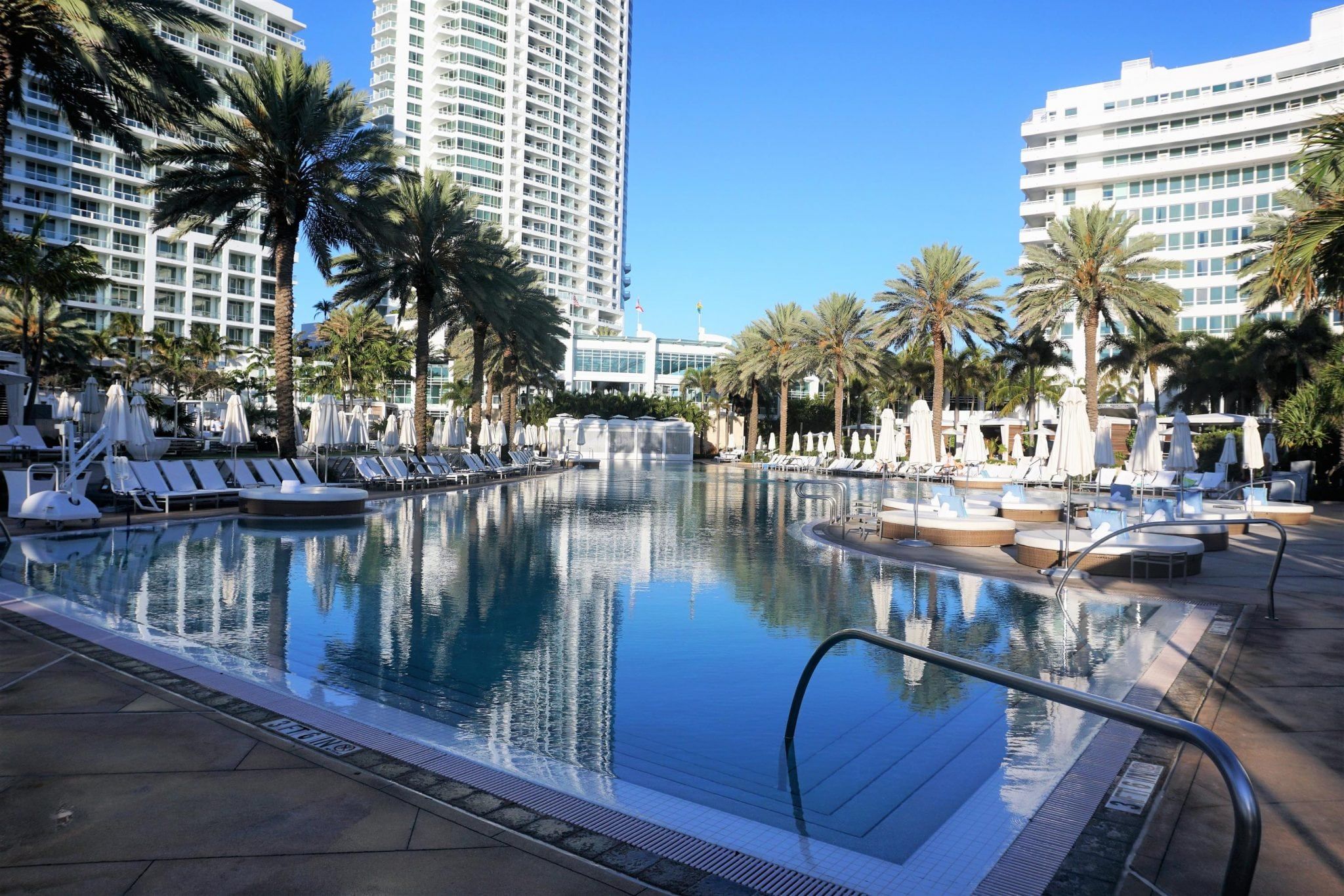 Bow Tie Pool at Fontainebleau Hotel Review