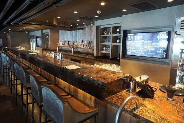 District Brew House Bar on Norwegian Bliss