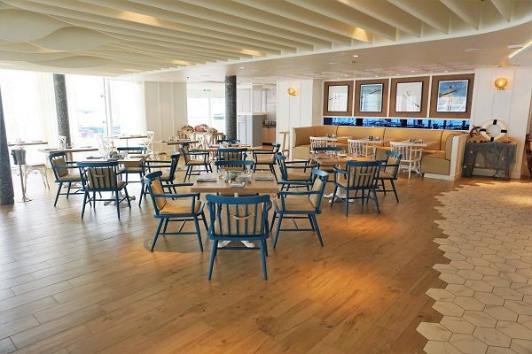 Inside Hooked Seafood on Symphony of the Seas