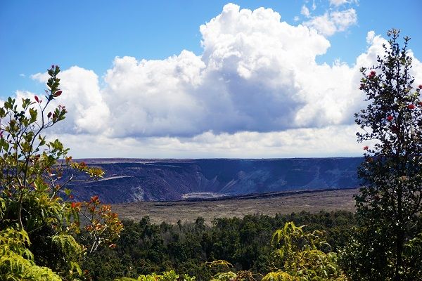 Kilauea Iki Crater look out 