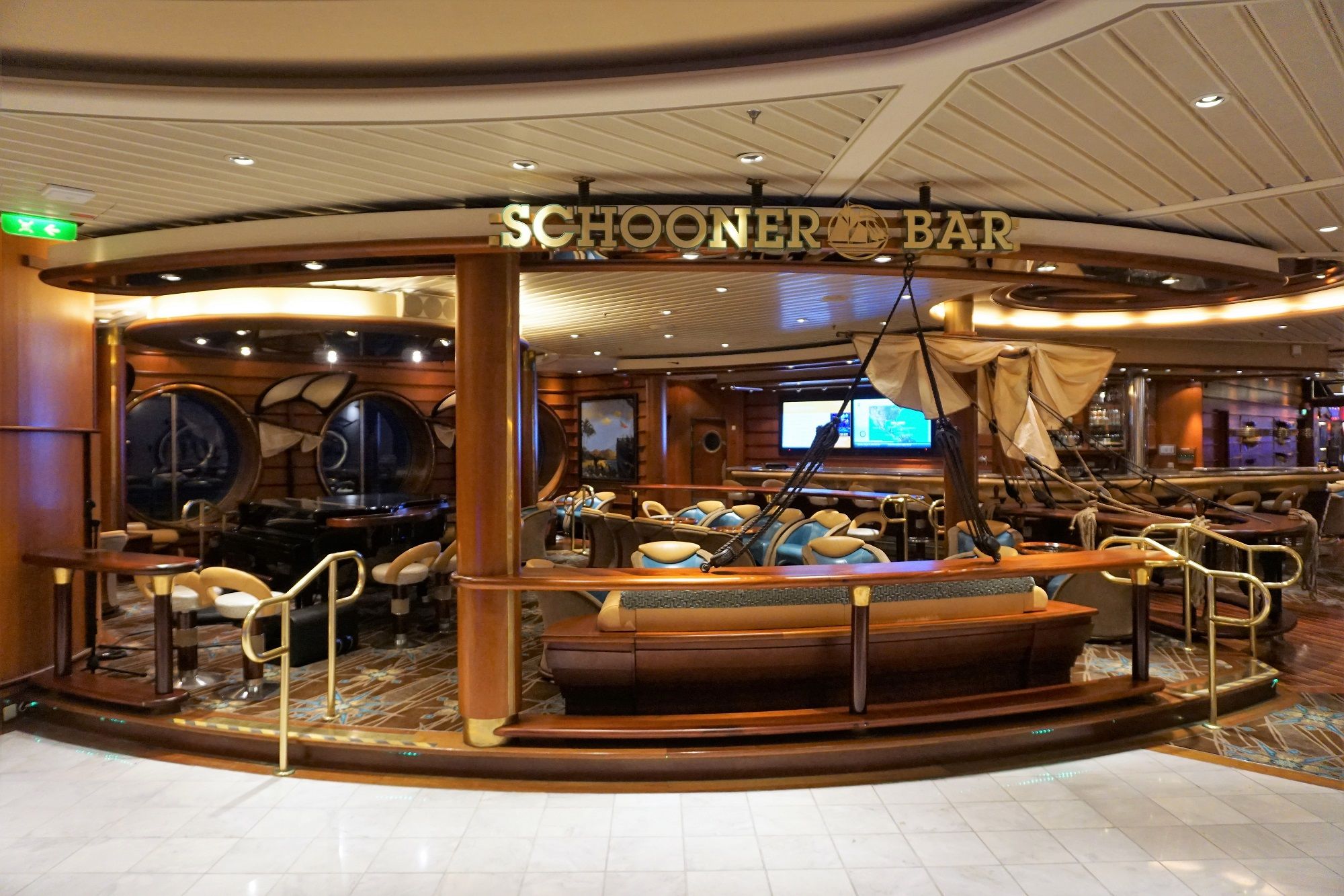 Schooner Bar 2 - EatSleepCruise.com