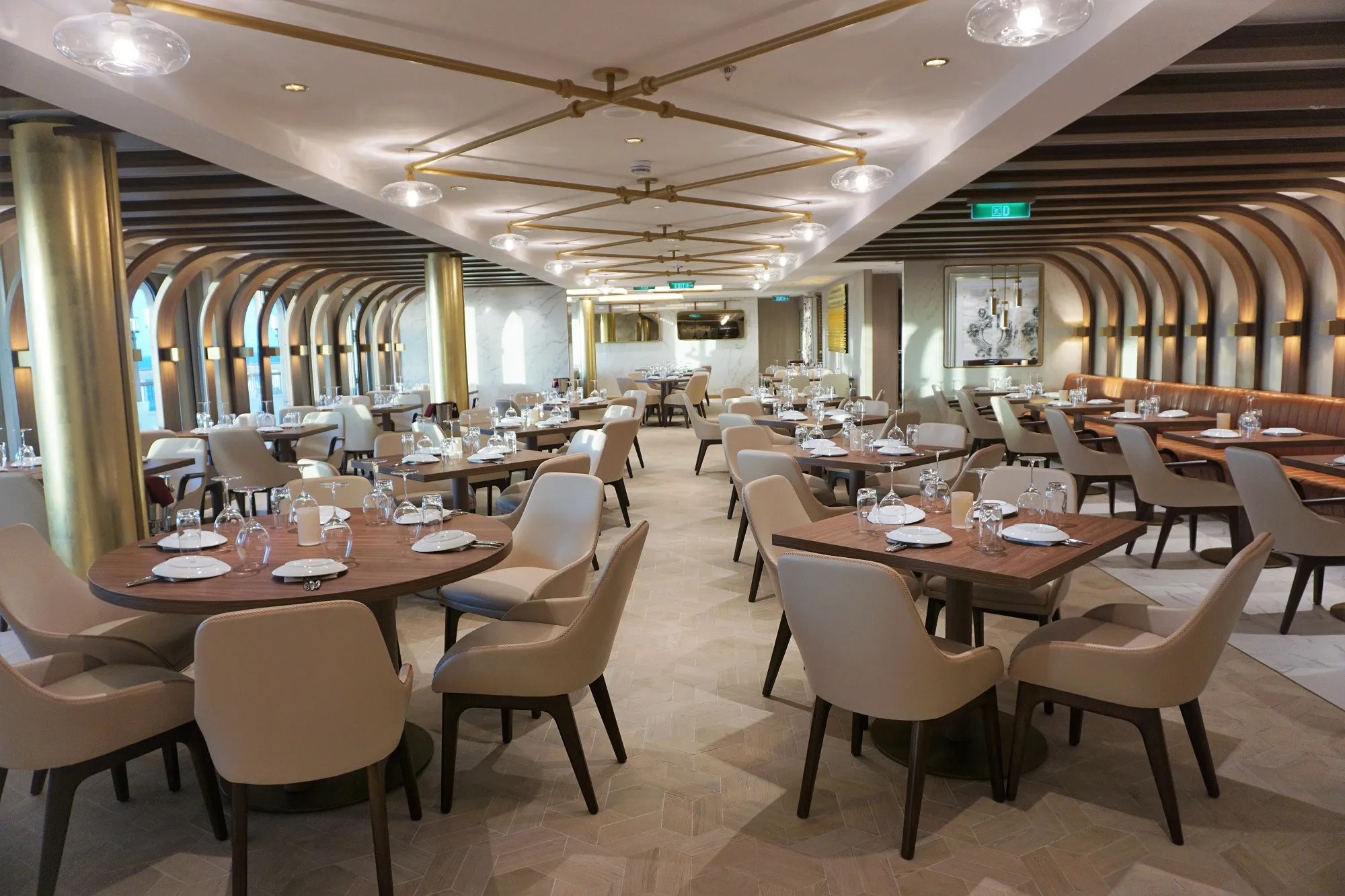 Inside Onda by Scarpetta on Norwegian Encore