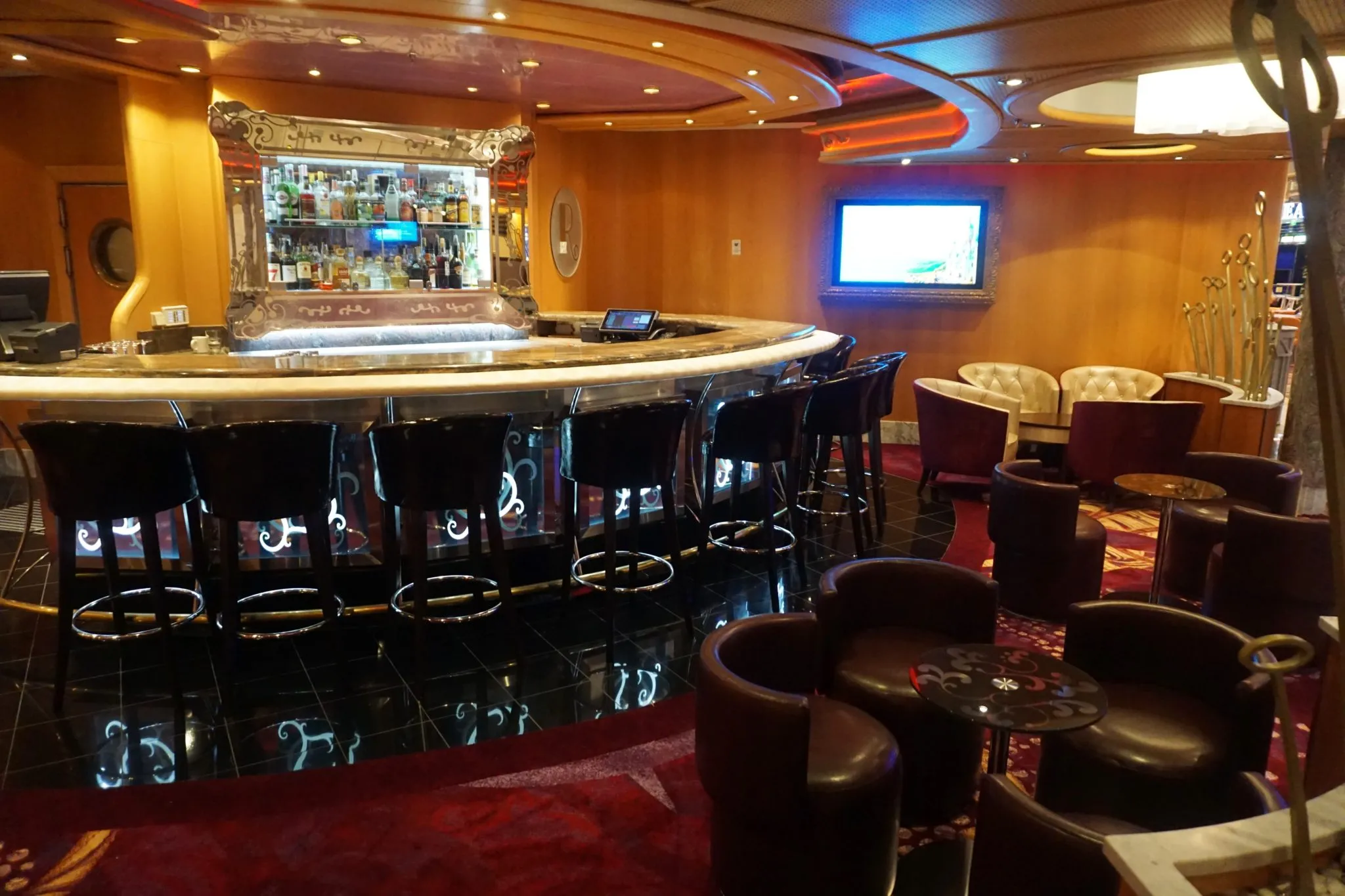 R Bar on Freedom of the Seas