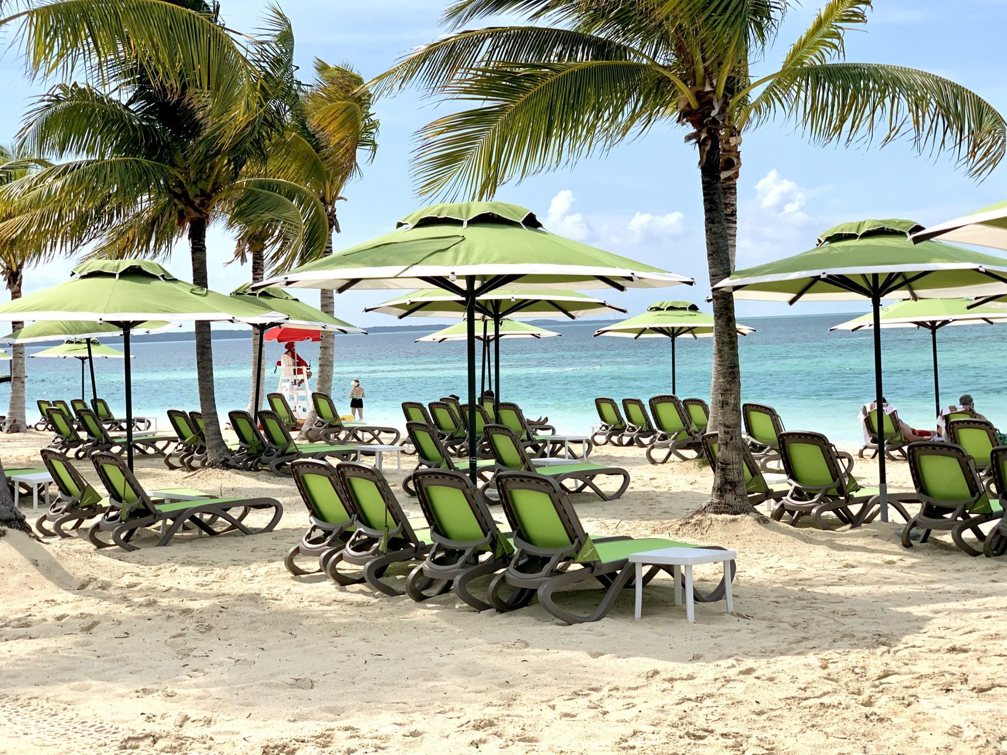 Complete Guide Coco Beach Club on Perfect Day on CocoCay (2021)