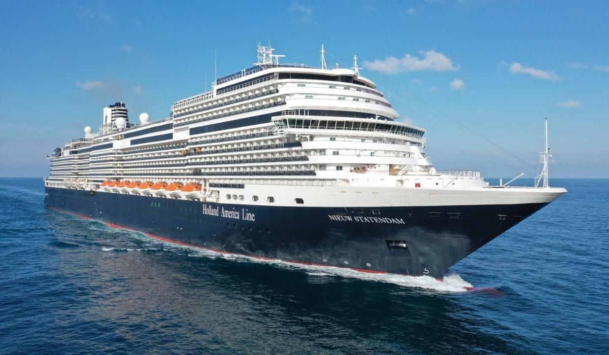 Holland America Becomes First Cruise Line to Receive International Seafood Certifications