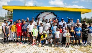 Bahamas Paradise Cruise Line Hosts Softball Match With Former MLB Greats