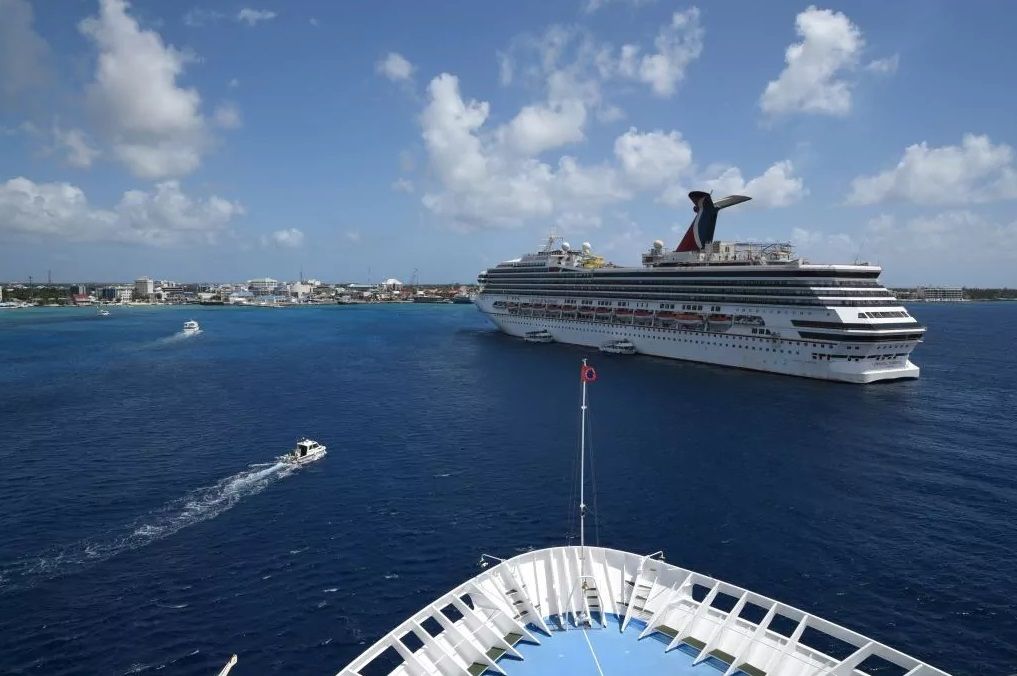 cruise ships in grand cayman today