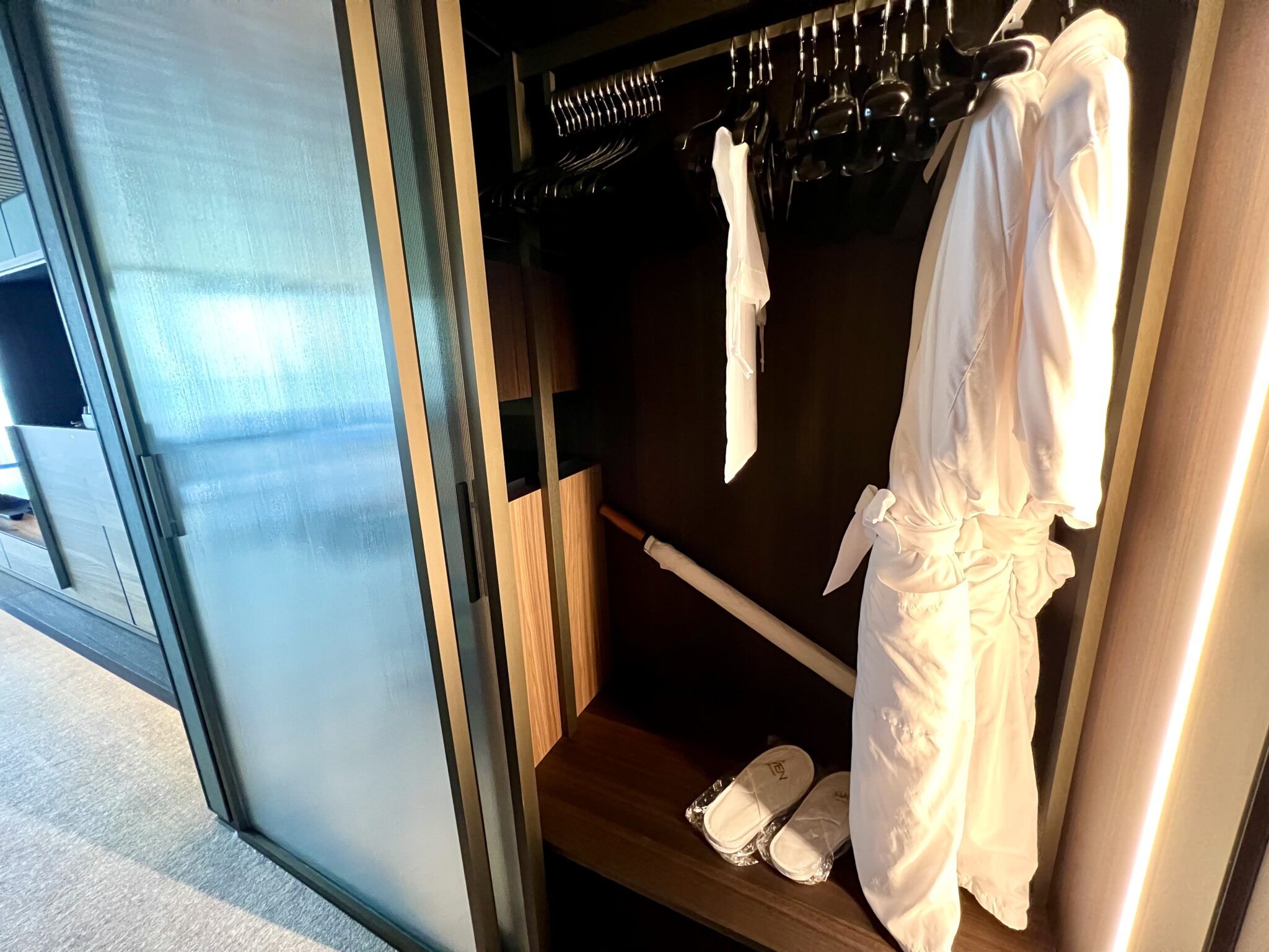 Penthouse - Definition, Advantages & Disadvantages, Features