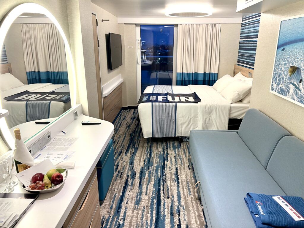 Dos and Don’ts for Decorating Your Cruise Ship Cabin Door