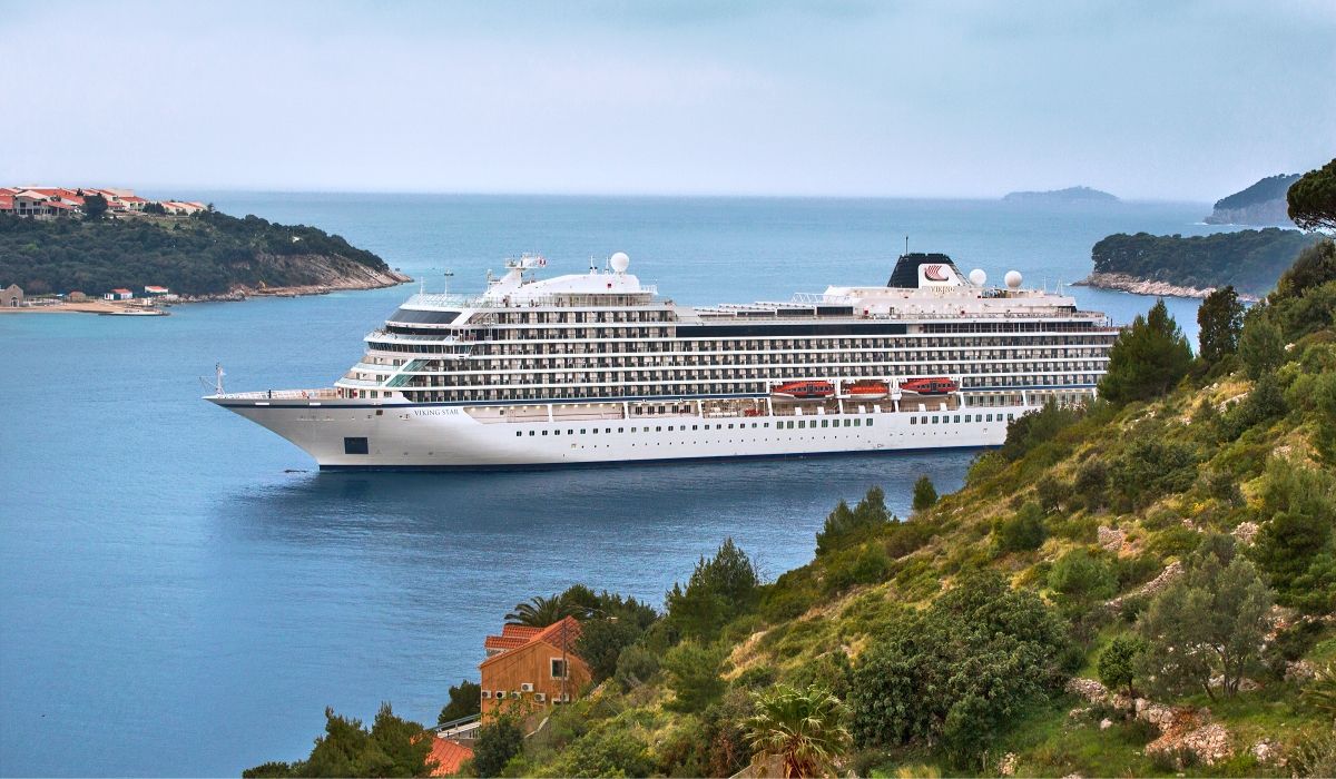 The Expert's Guide to World Cruises