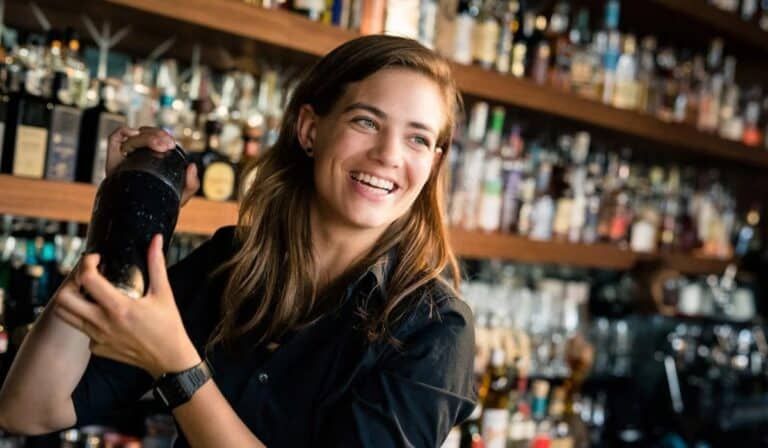 tess posthumus mixologist holland america