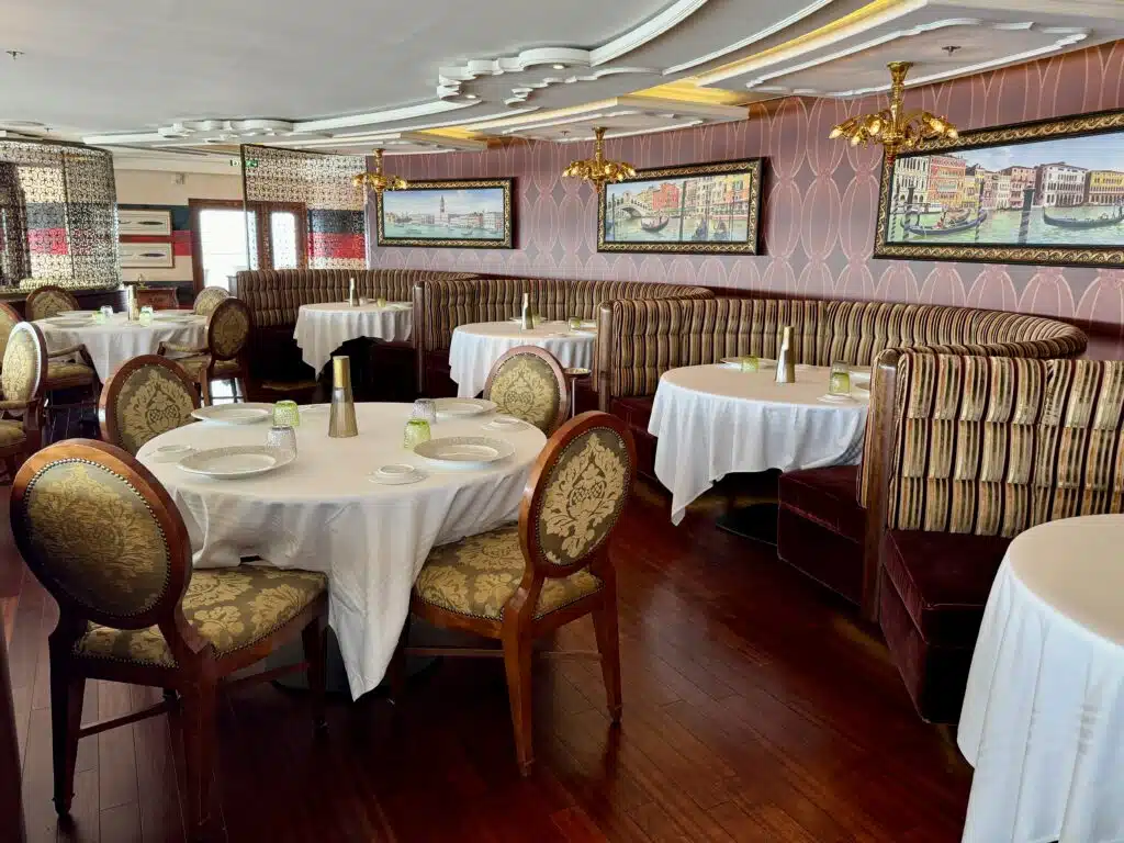 Disney Fantasy restaurants