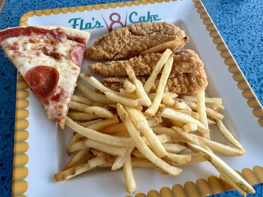 disney fantasy flo's cafe poolside grill