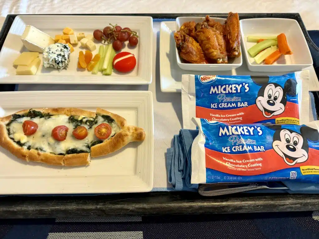 Disney Fantasy restaurants