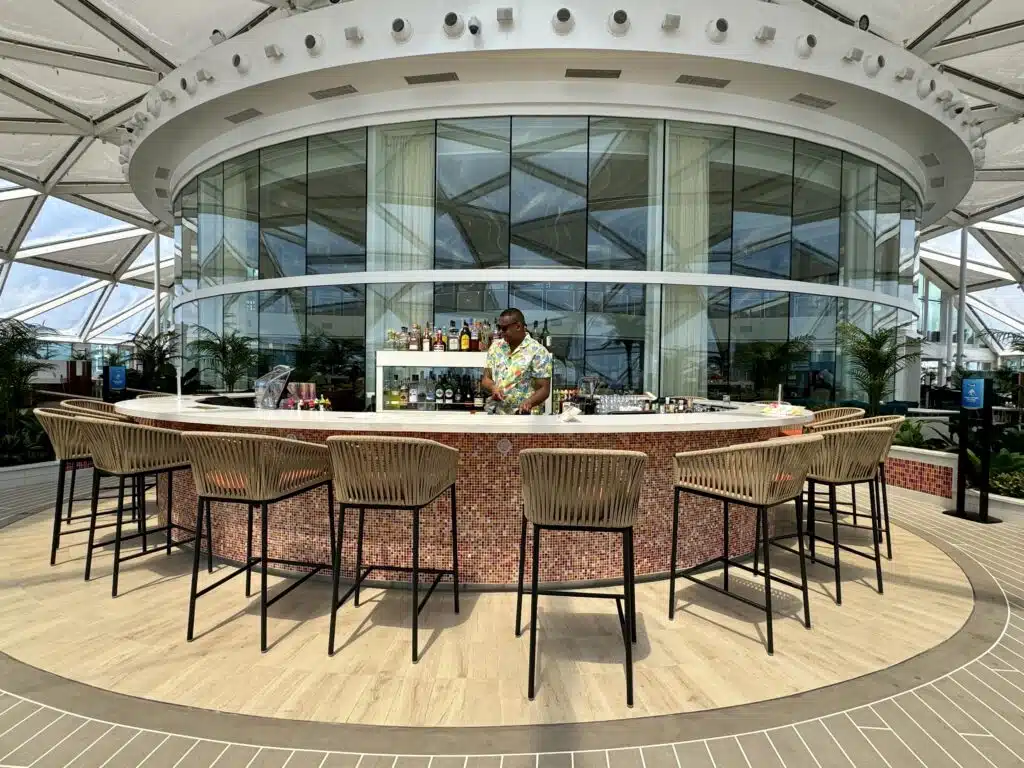 Utopia of the Seas bars