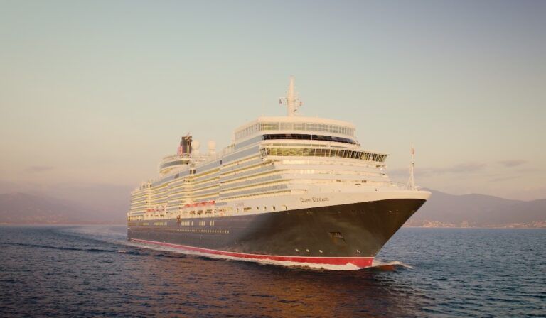 cunard queen elizabeth exterior