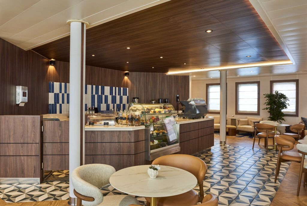 windstar cruises wind surf yacht club cafe