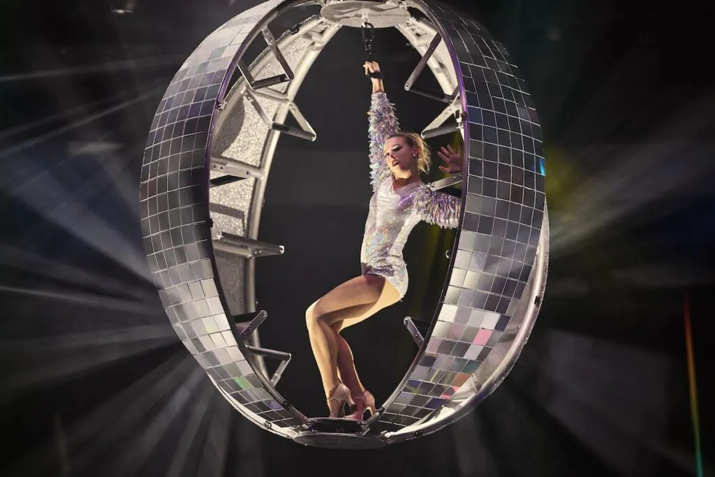 celebrity cruises entertainment