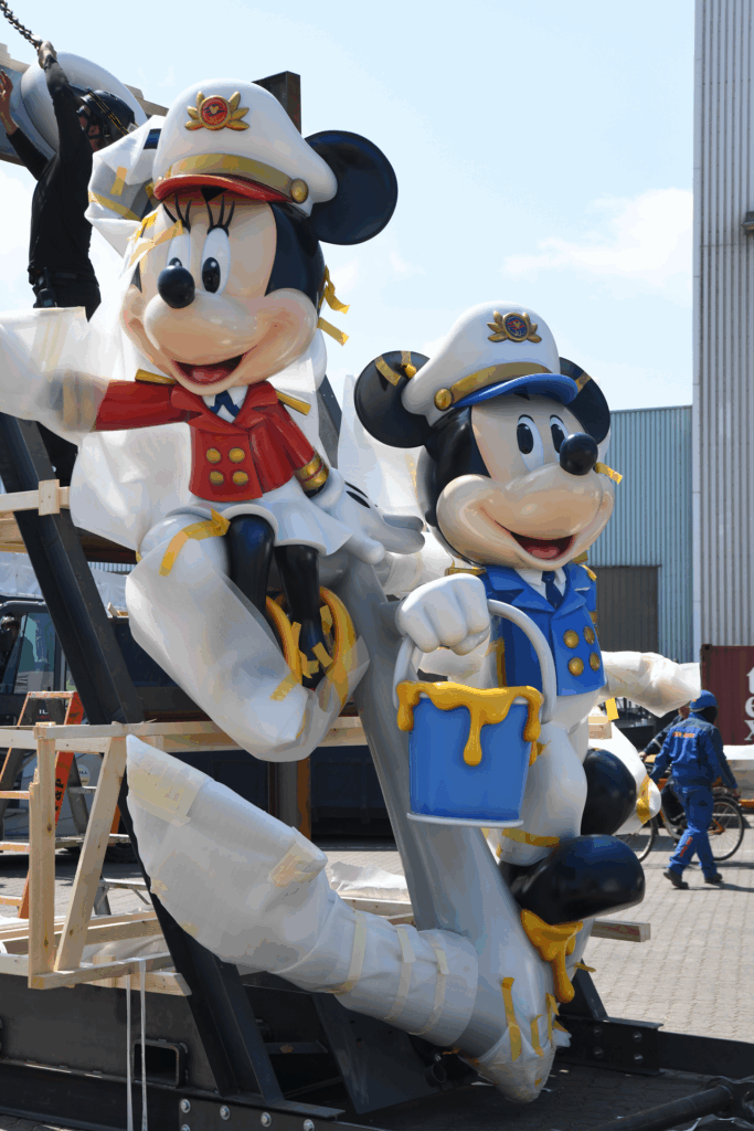 captain mickey and captain minnie stern statue disney adventure