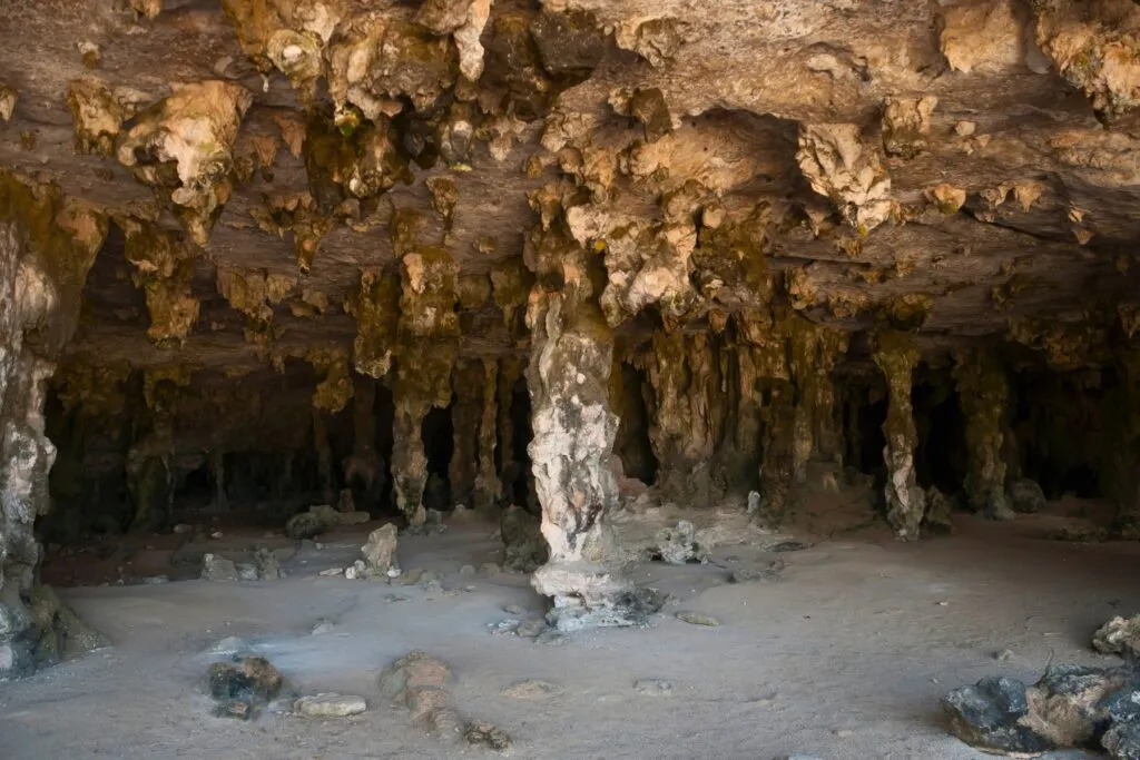 bonaire cave