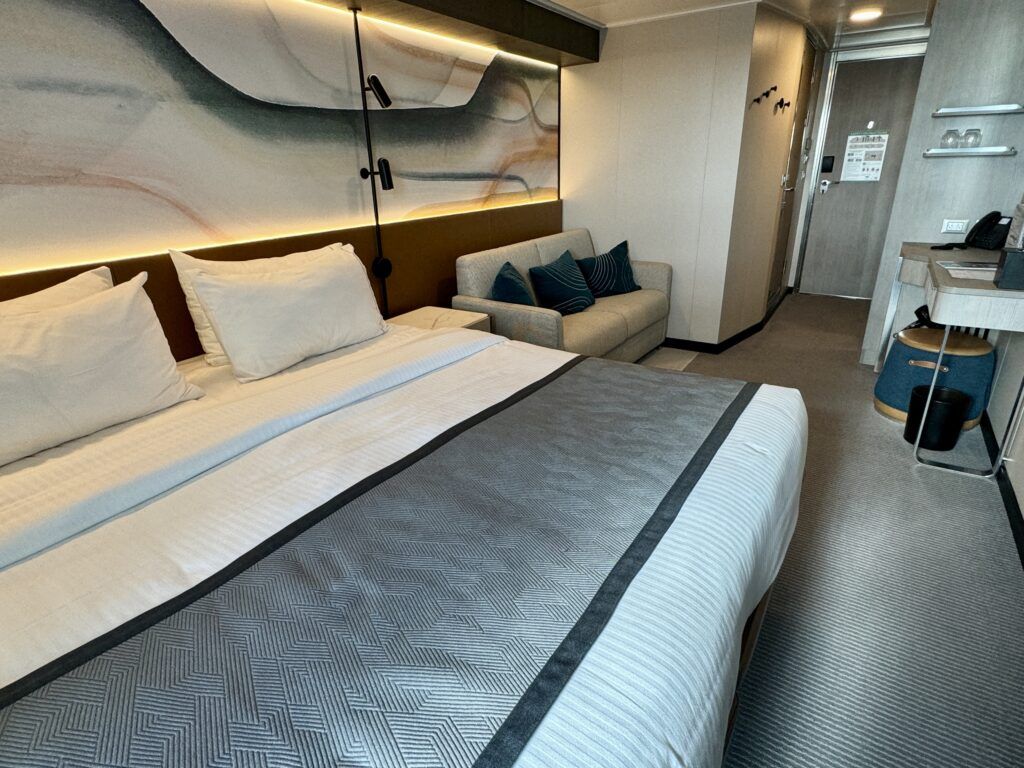 Norwegian Aqua balcony room