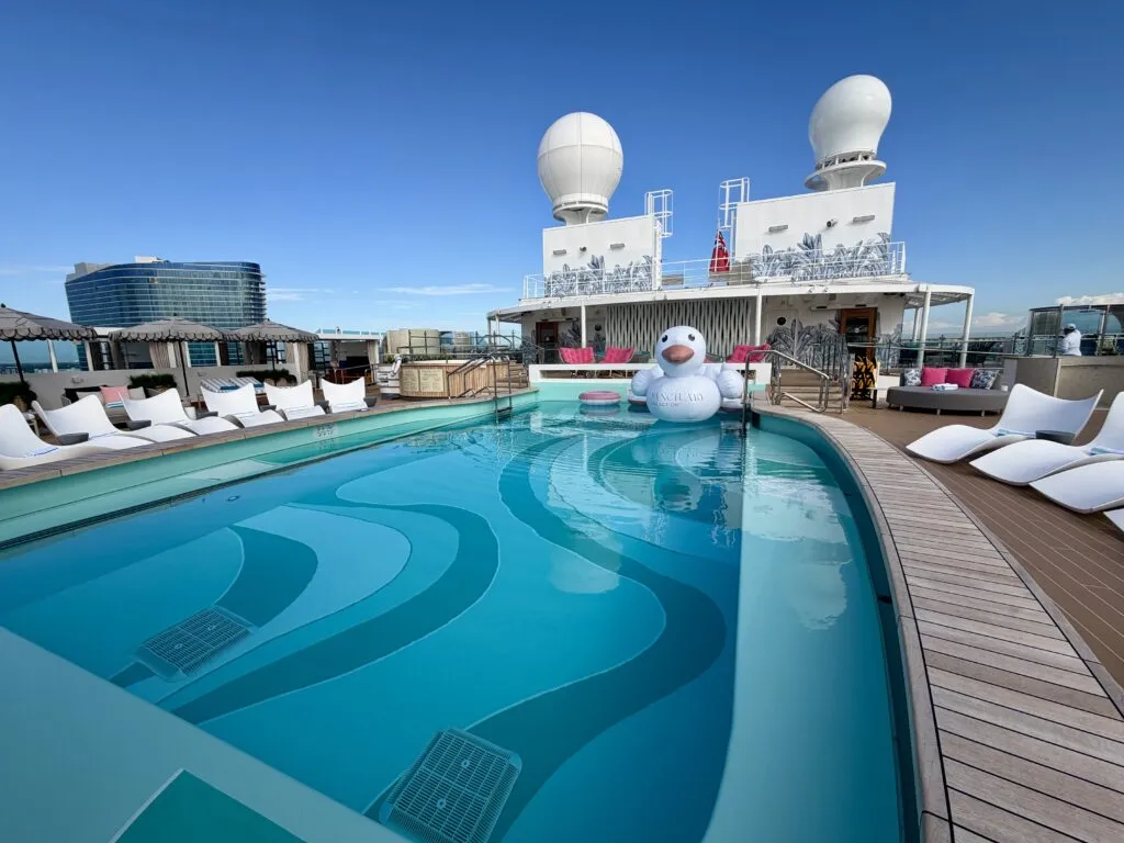 star princess the sanctuary club pool