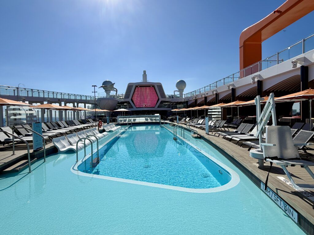 celebrity cruises main pool