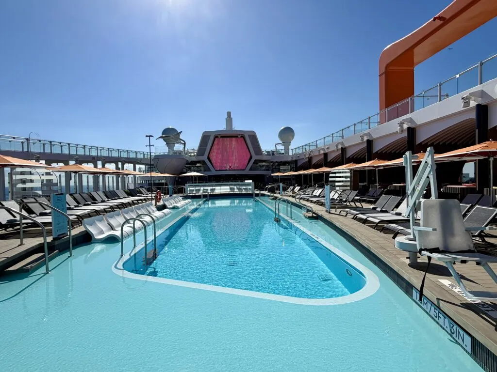 celebrity cruises main pool