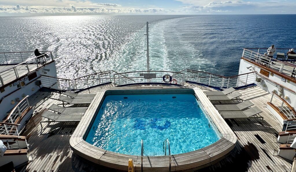 aft pool princess cruises featured