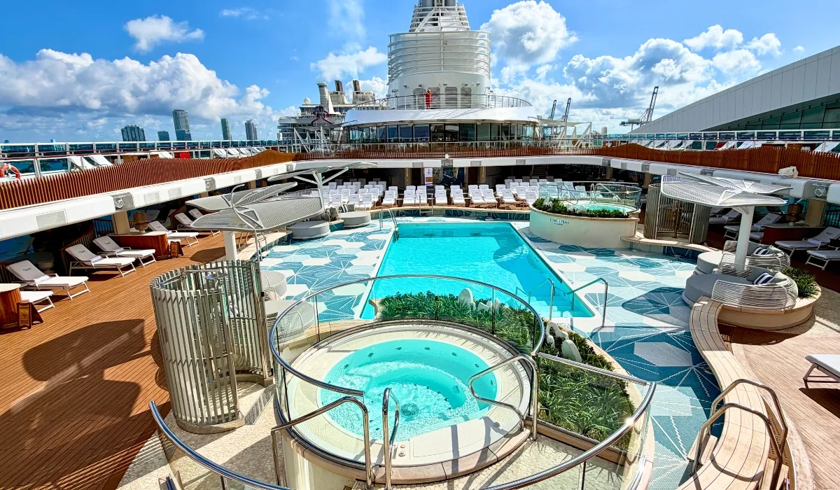 We once sailed on a cruise ship with 6,000 passengers. This is what makes Oceania Seduction different